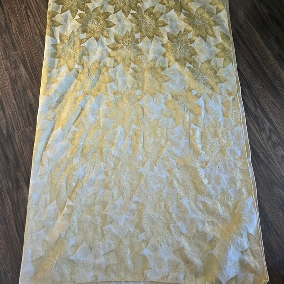 Vintage Traditional Style Gold & White Poinsettia Pattern Damask Tablecloth - Picture 2 of 3